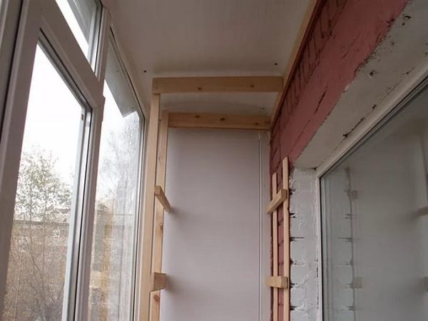 Стеллаж на балкон своими руками: металлический, деревянный, универсальный для рассады Перейти к содержимому